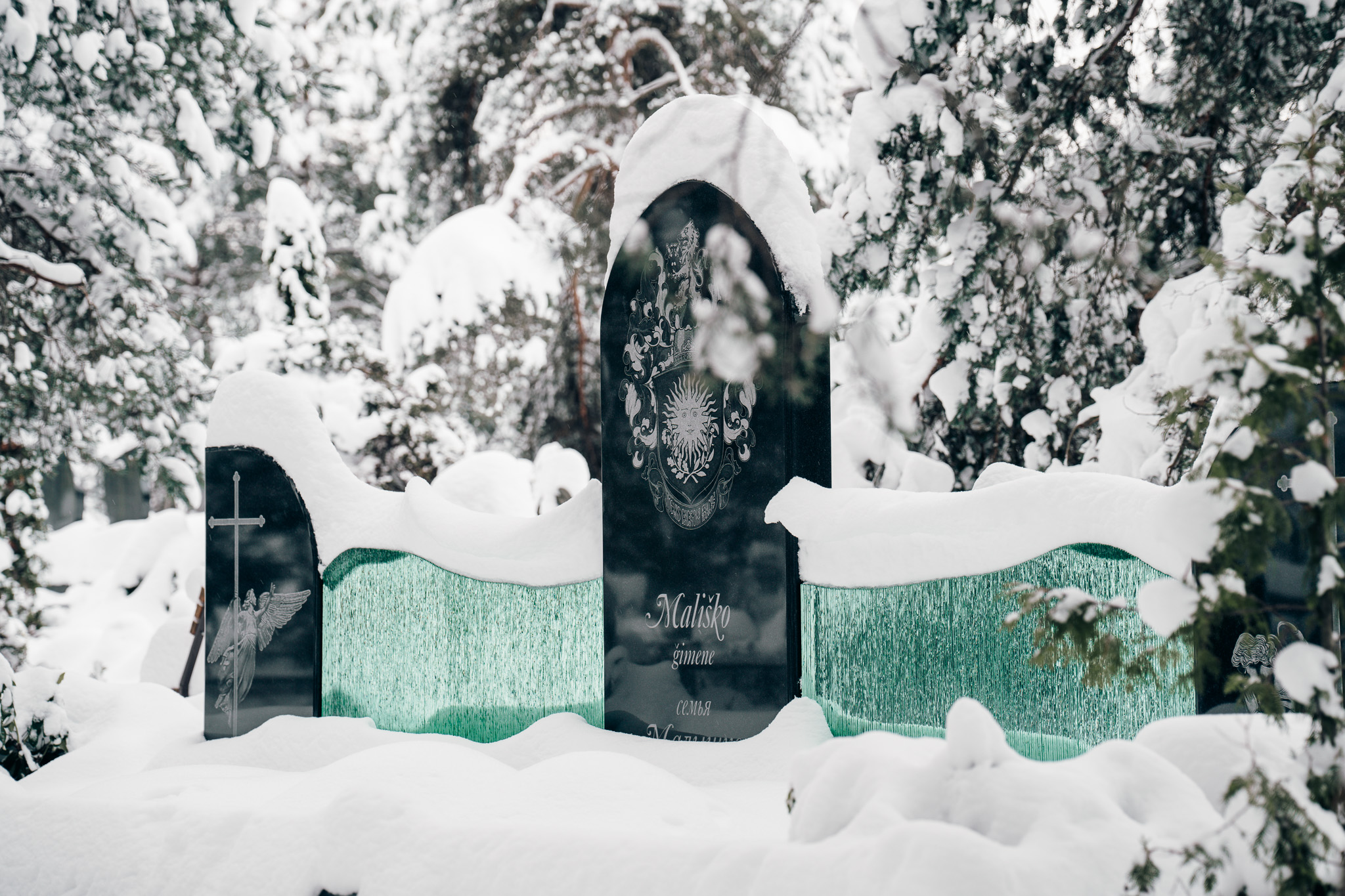Beautiful glass headstone with granite, beautiful headstone, combined headstones, special grave monuments, headstones from combined materials, sculptural grave memorials from glass, family grave composition